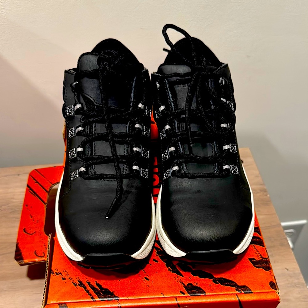 Worx Black Sneakers